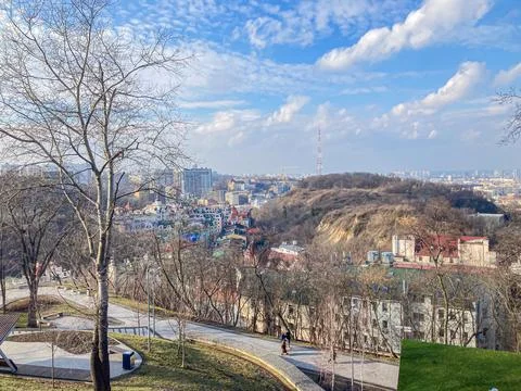 A panoramic cityscape viewed from an elevated position, showcasing a mix of a Foto stock
