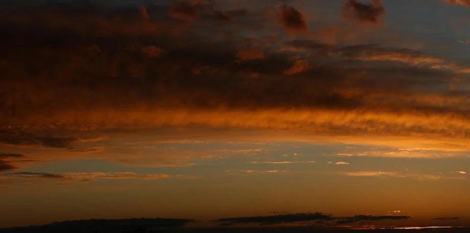 Panoramic cloudscape yellow sunset Stock-Fotos