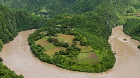 Panoramic of a  curve of the Nu River in West China。 Stock Footage 47386915