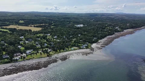 Panoramic drone capture of the lush Gaspé coastline at Métis‑sur‑Mer. Video stock 345265406