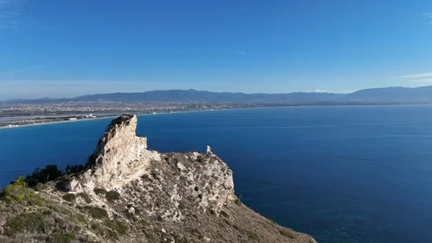 Panoramic Drone flight over Sella del Diavolo Cliffs and Poetto Coastline Vídeos de archivo 328113638