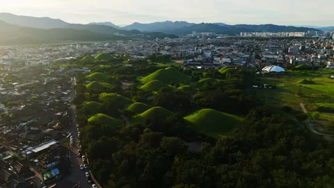 Panoramic drone shot of the Daereungwon Tombs UNESCO Heritage Site in Gyeongju Stockbeeldmateriaal 336702027