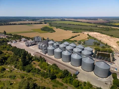 Panoramic Drone View of Industrial Silo Complex and Distant Horizon Fotos Stock