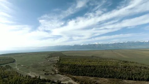 Panoramic drone view of nature landscape with mountains and forest Foto stock