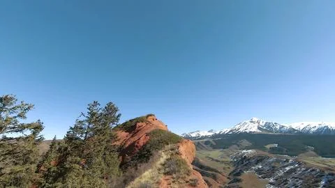 Panoramic drone view of nature landscape with mountains and forest Foto stock