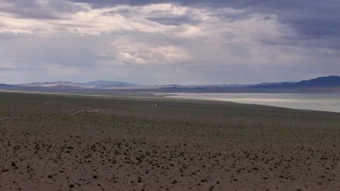 Panoramic Drone View of Pristine Mongolian Valley, Hills and Lake Vidéo 347179030