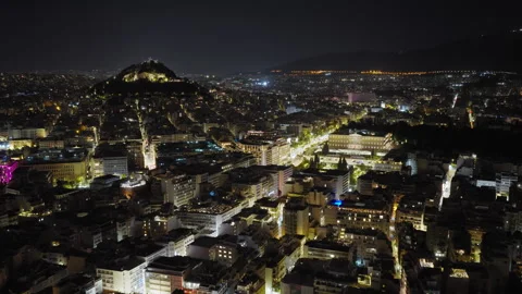 Panoramic drone view of Syntagma Square at nighttime with Hellenic Parliament Vídeo Stock 331957480