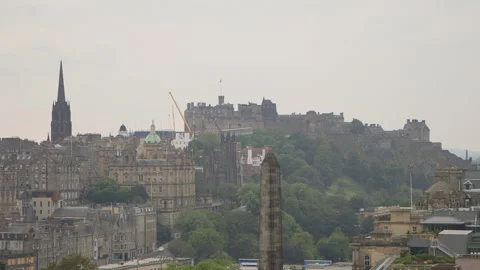Panoramic Edinburgh from castle camera pan Stock-Footage 144293953