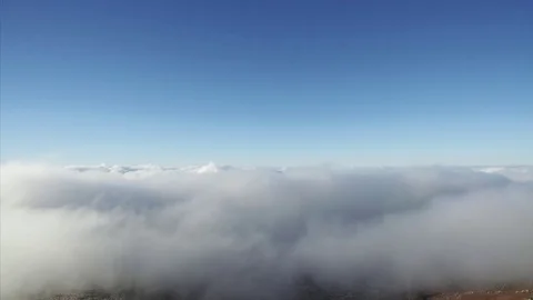 Panoramic footage of low clouds surrounding Mount Teide Volcano. Vídeo Stock 70384882