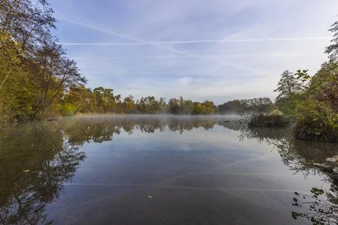 Panoramic image over pond during sunrise with early morning fog Stock-Fotos