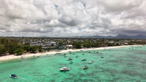 Panoramic Landscape of a Pristine Indian Ocean Bay, Showcasing the Mesmerizing Video stock 318172691