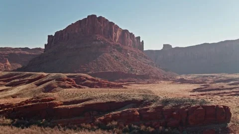 Panoramic landscape red rock wall to reveal more layered rock formations Stock-Footage 336577993