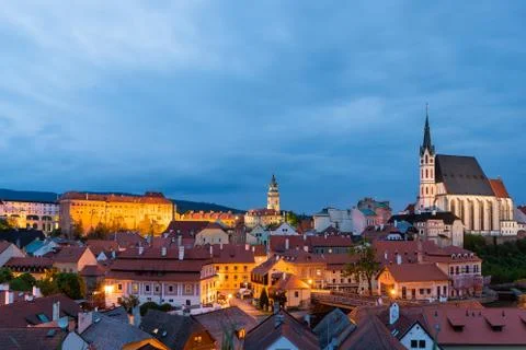 Panoramic landscape sunset view with blue dark sky from above to the historic Foto stock