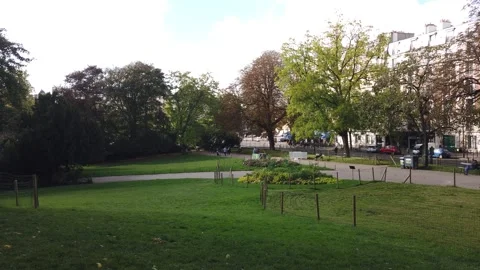 Panoramic of a Large Urban Green Park in Paris France, Parc de Buttes Video stock 254164422