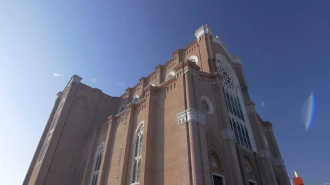 Panoramic of Montebelluna cathedral- 4k Vídeos de archivo 99250397