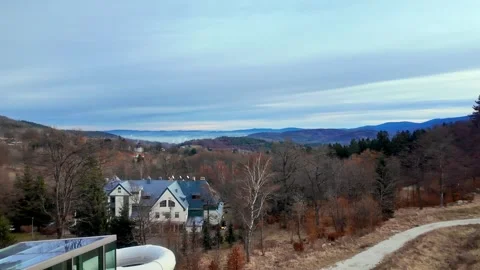 A panoramic mountain resort view showing a white hotel building surrounded by 库存影片 345742703