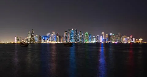 Panoramic Night View of the Doha Corniche Skyline, Illuminated Skyscrapers Фото