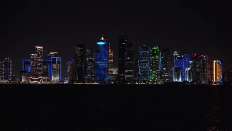 Panoramic night view of the illuminated West Bay skyline in Doha, Qatar. Stock-Footage 336693360