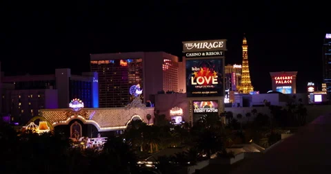 Panoramic night view of Las Vegas with casinos and modern hotels Video stock 153020902