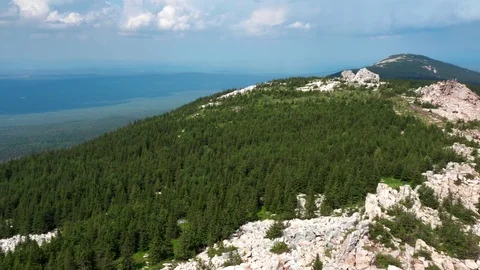 Panoramic over the mountains, marbel rocks and pine forest. 스톡 동영상 112927389