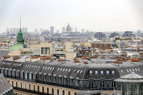 Panoramic Paris Rooftops with Pantheon Dome Across Dense Urban Skyline Stock-Fotos