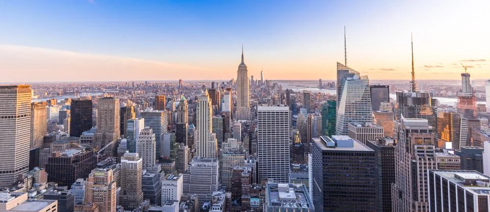 Panoramic photo of New York City Skyline in Manhattan downtown with Empire St Stock Photos