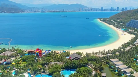 Panoramic sea view of Hon Tre island with Vinpearl Tourist Amusement Park. Vidéo 337114069