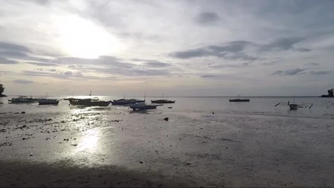 Panoramic Sea View, Low Tide, Outrigger Boats on the Beach, Negros, Philippines 動画素材 336374588