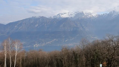 Panoramic shot with the Alps and Como Lake, Italy Vídeos de archivo 125331132