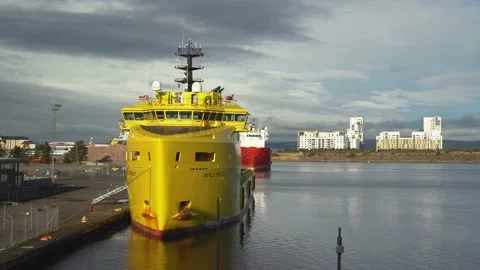 A panoramic shot of cargo ship in Edinburgh's bay Stock-Footage 146171641