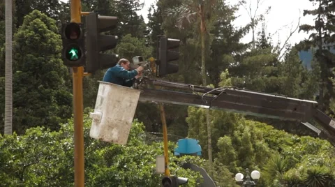 Panoramic Shot of an electrician working on 7th Avenue Stock Footage 42269187