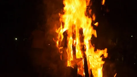 Panoramic shot of huge flame of bright yellow fire,against background of people Video stock 105123540