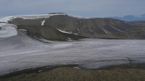 Panoramic shot of mountains in Spitzberg Stock Footage 71291392