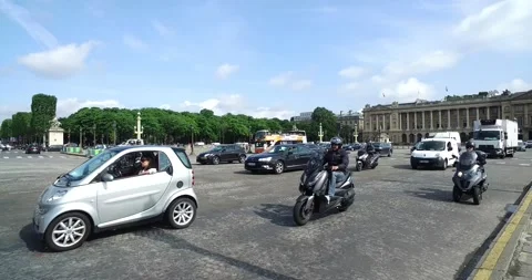 Panoramic shot of Place  de la Concorde with traffic, Paris, France Stock Footage 156605914