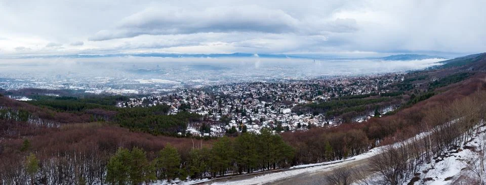 Panoramic shot of Sofia from Mount Vitosha covered in the snow in winter in Foto stock