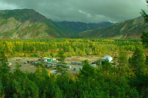 Panoramic summer view of worker s camp in taiga in early morning with fresh a 库存照片