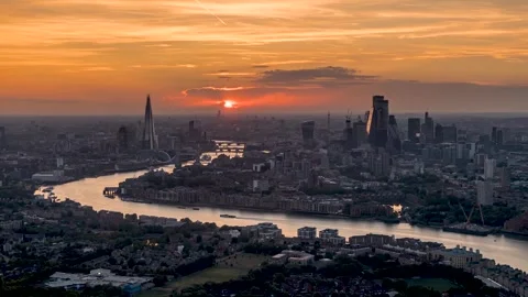 Panoramic sunset to night time lapse view of the urban skyline of London Vídeo Stock 262435858