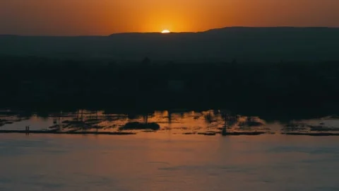 Panoramic sunset timelapse over the river nile in luxor, egypt 스톡 동영상 263597431