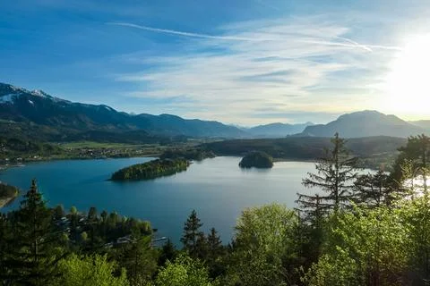 Panoramic sunset view on Lake Faak from Taborhoehe in Carinthia, Austria, E.. Foto stock