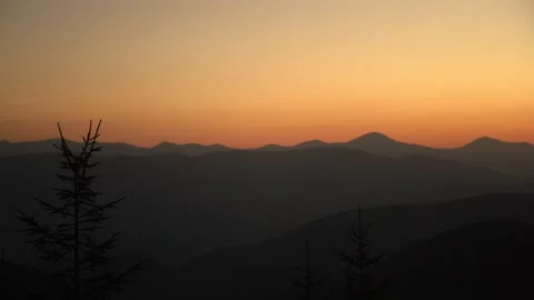 Panoramic Sunset View of the Ukrainian Carpathian Mountains 스톡 동영상 339774390