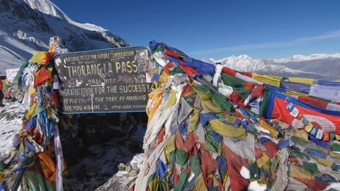 Panoramic of Thorung La pass with altitude sign and prayer flags. Stock Footage 127929152