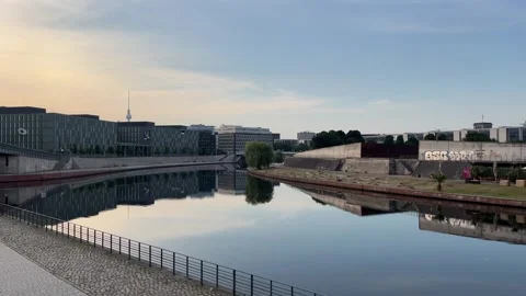Panoramic Transition from TV Tower to Iconic Berlin Landmarks  Reichstag Bu.. Vídeo Stock 341522404
