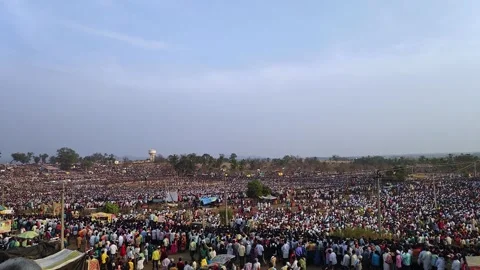 Panoramic video of huge crowd gathered during the Hindu religious festival .. Stock Footage 328012338