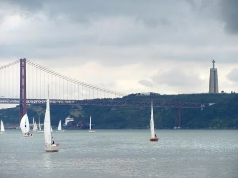 Panoramic view of 25 de Abril Bridge, Lisbon Portugal Foto stock