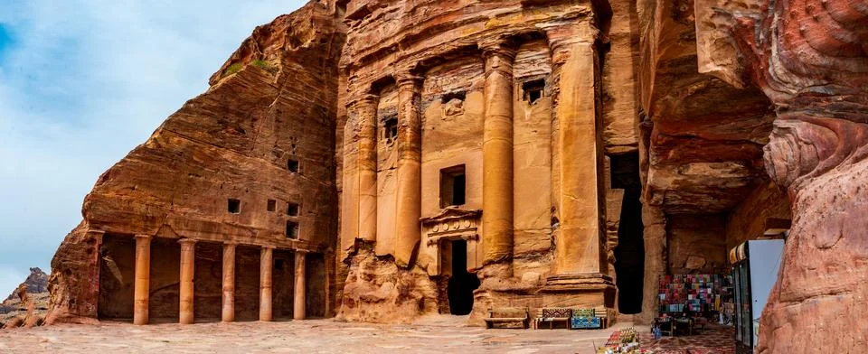 Panoramic view of Ad Deir Monastery in Petra Jordan 库存照片