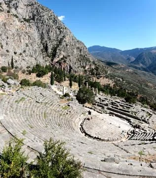 Panoramic view of Ancient theater in Delphi, Greece in a summer day Foto stock