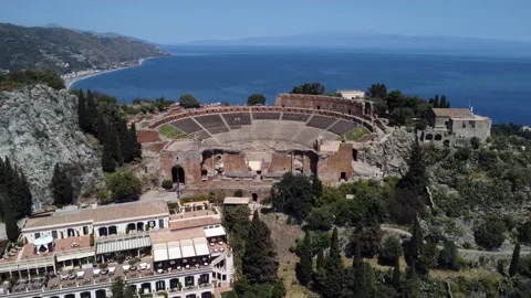 Panoramic View by the ancient theater of Taormina. Sicily. Real time 4K 库存影片 220175929
