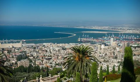 Panoramic view of the Bahai Gardens and of Haifa Bay and Port on the Foto stock