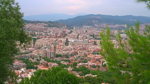 Panoramic view of Barcelona from the mountain. Видео 113118162