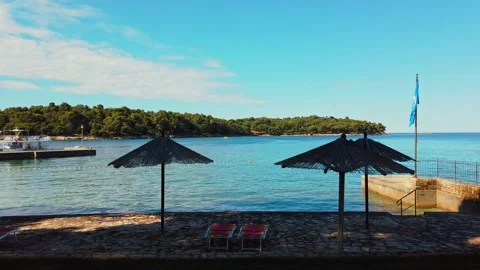 Panoramic view of the beach with umbrellas on the Adriatic coast Stock-Footage 287802470